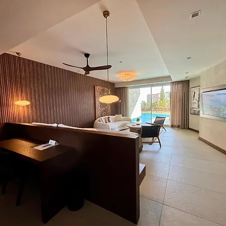 Mavilu Luxury Отель *