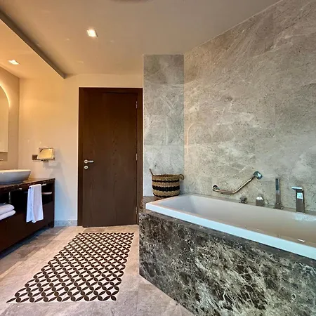 Mavilu Luxury Hotel *