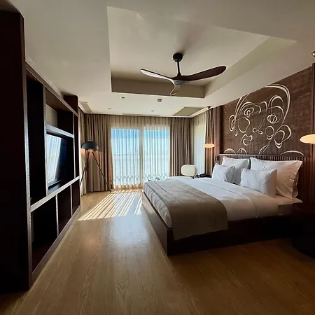 Отель Mavilu Luxury