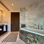 Mavilu Luxury Hotel *